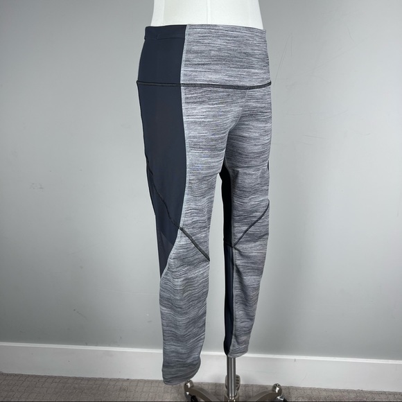 Like New-Lululemon Grey Striped Mesh Running Leggings with Zipper Pocket Size 8 - Picture 11 of 14